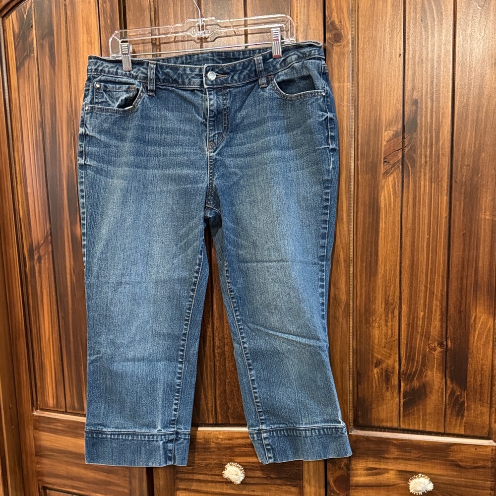Apt. 9 Women's Blue Denim Capri Pants